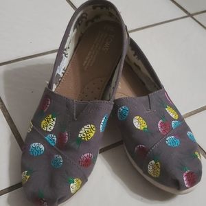 Tom's slip on size 8.5